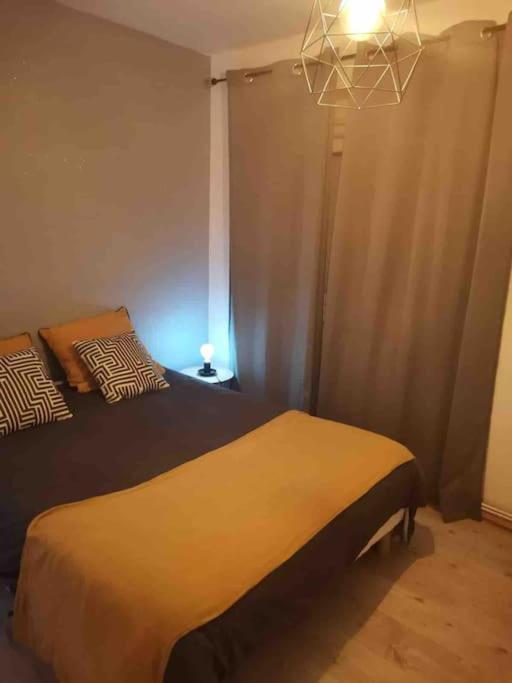 Charmant Appartement Au Calme Bourg-en-Bresse Exterior photo