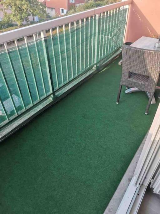 Charmant Appartement Au Calme Bourg-en-Bresse Exterior photo