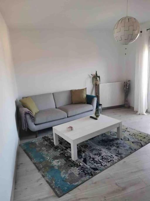 Charmant Appartement Au Calme Bourg-en-Bresse Exterior photo