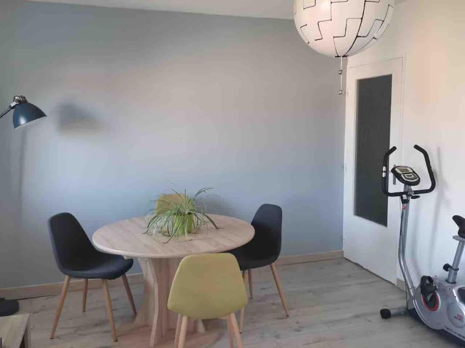 Charmant Appartement Au Calme Bourg-en-Bresse Exterior photo